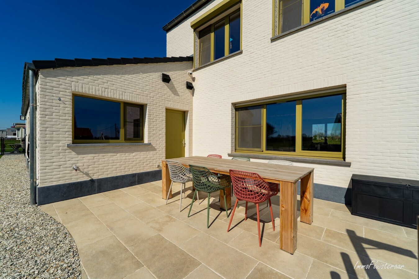 Recent gerenoveerde woning met paardenstallen en buitenpiste op ca. 12.370 m2  te Geel 