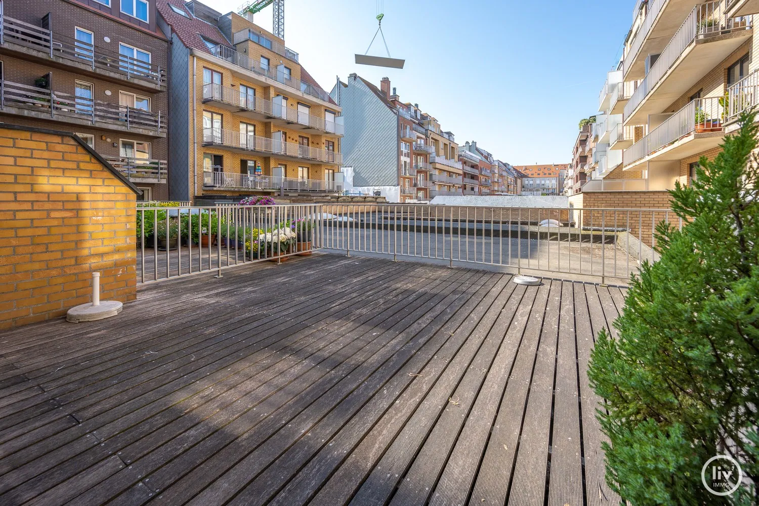 Appartement de 2 pièces situé au centre avec une grande terrasse orientée sud (plus que 20m2).