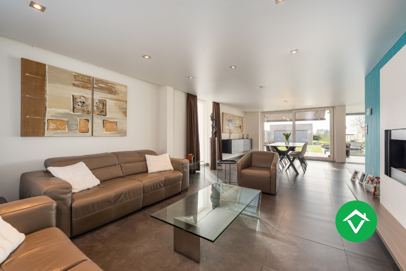 Alleenstaande woning met 4 slaapkamers en garage te Aartrijke 