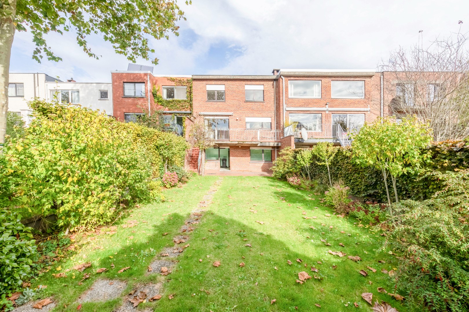 Zeer ruime gezinswoning met tuin en garage nabij Rozenbroekenpark 