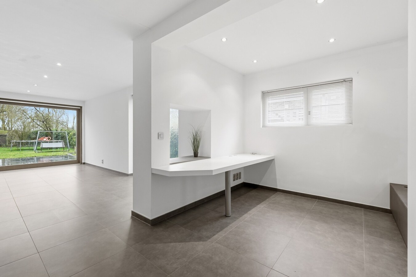 Alleenstaande woning met 4 slaapkamers in Merkem! 