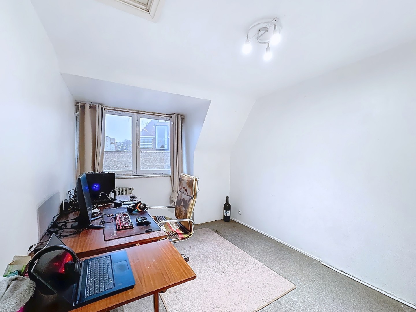 Statige villa met 4 slaapkamers en bureau 