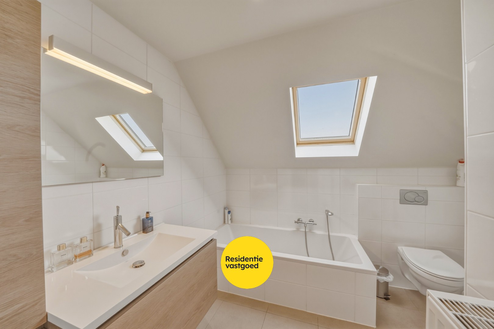 Instapklare recente woning met zeer ruime garage en tuin in Oudenburg 