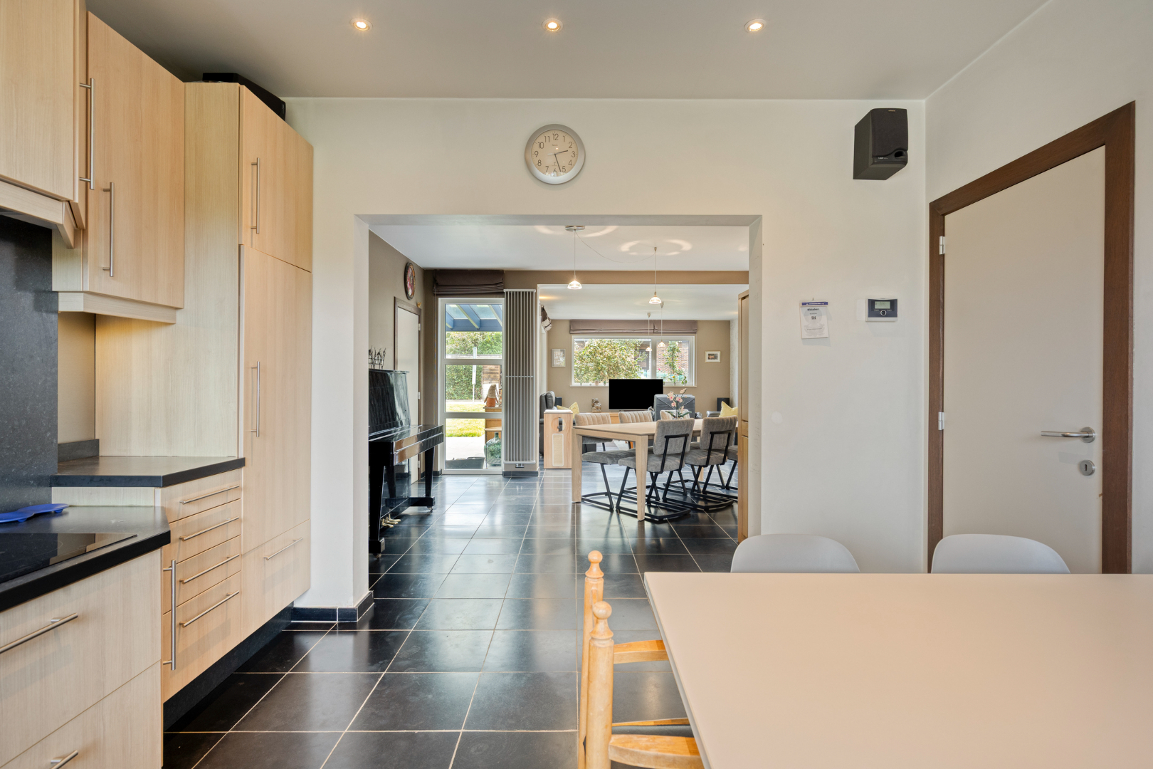 Halfopen bebouwing met 4 slaapkamers en bureau, ruime garage, kelder en zolder in Holsbeek! - EPC 161 kWh/m² - bewoonbare opp. 288 m² 