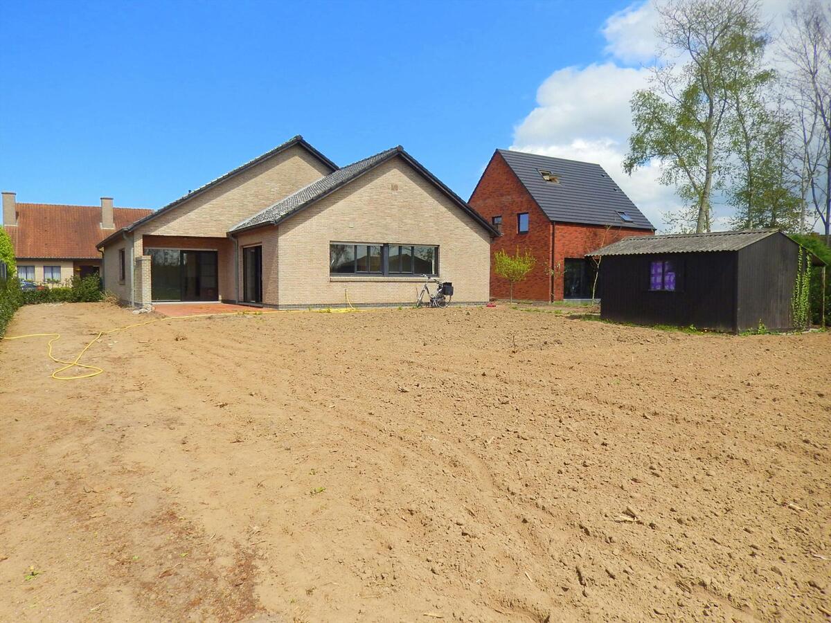 Ruime woning met zuidgerichte tuin 