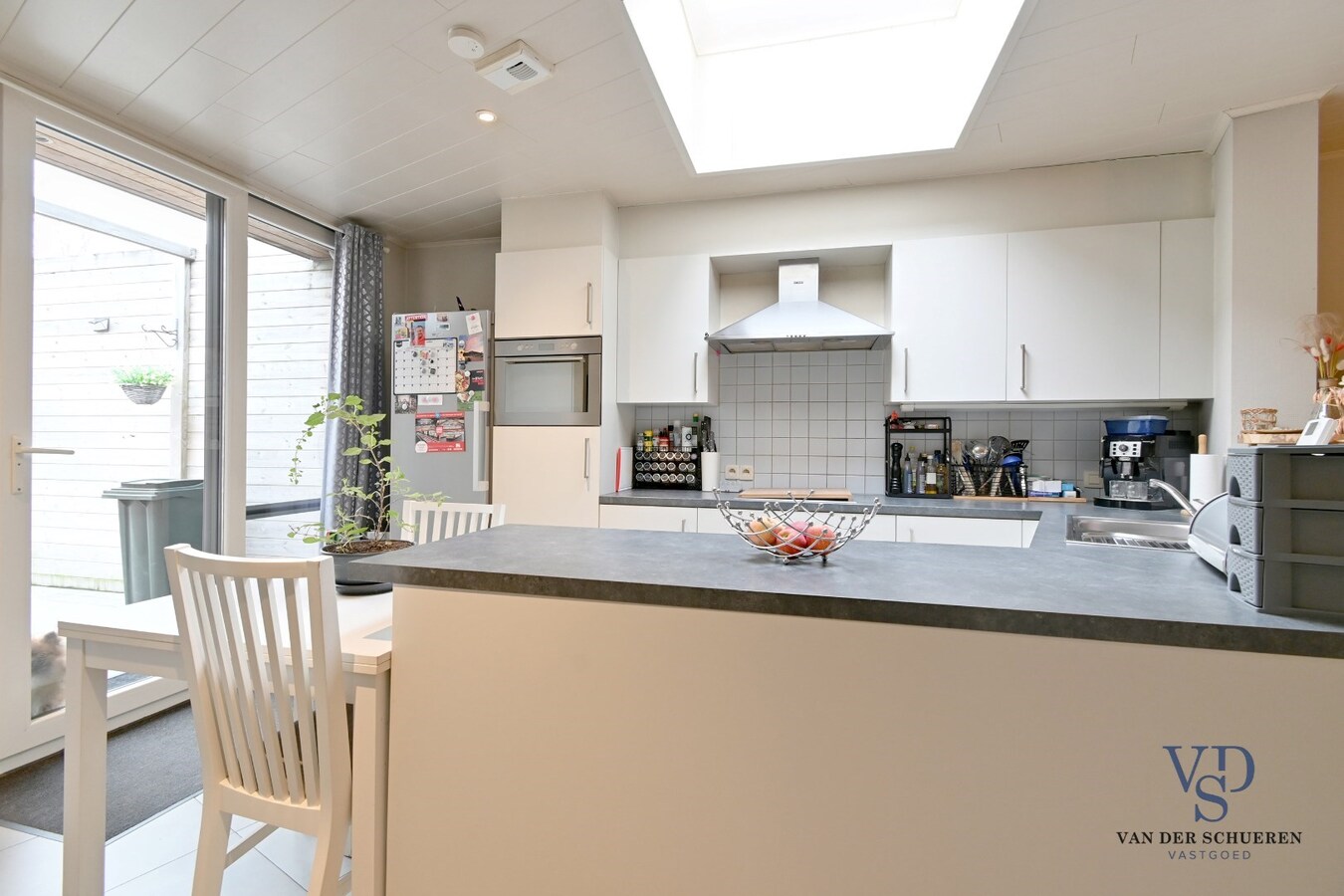 Gezellige woning (met garage achteraan). 