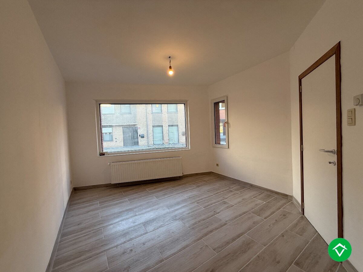 Rijwoning met 3 slaapkamers en koer te centrum Eernegem 