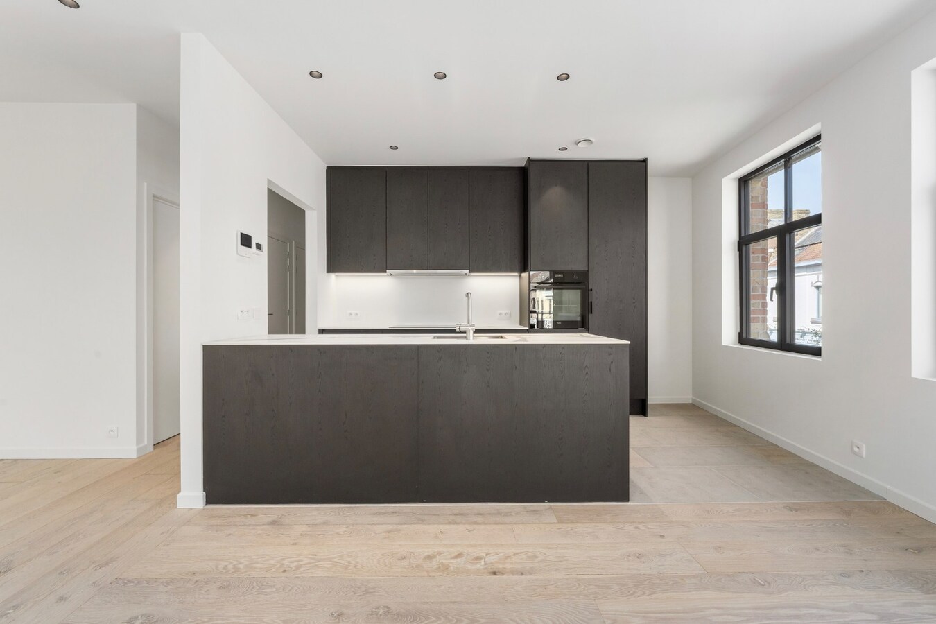 Luxueuze totaalrenovatie | ruim 2 slaapkamer appartement met terras 