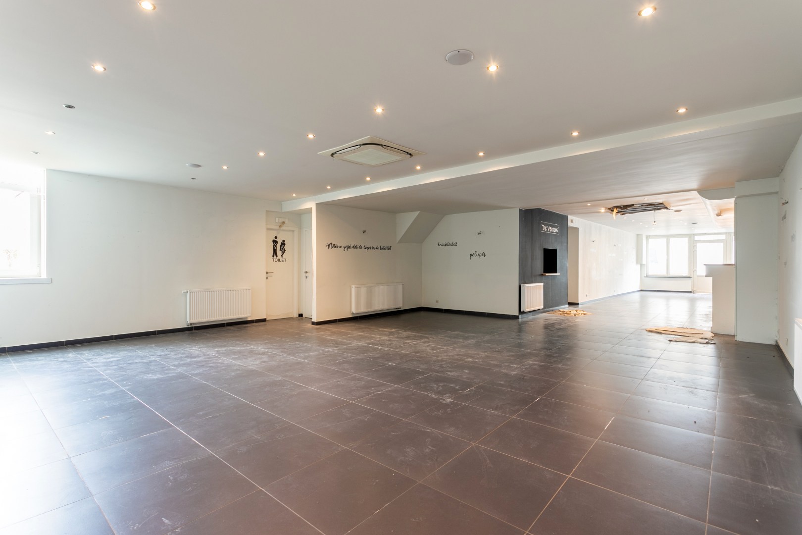 Handelsruimte met woonst op een gunstige ligging 