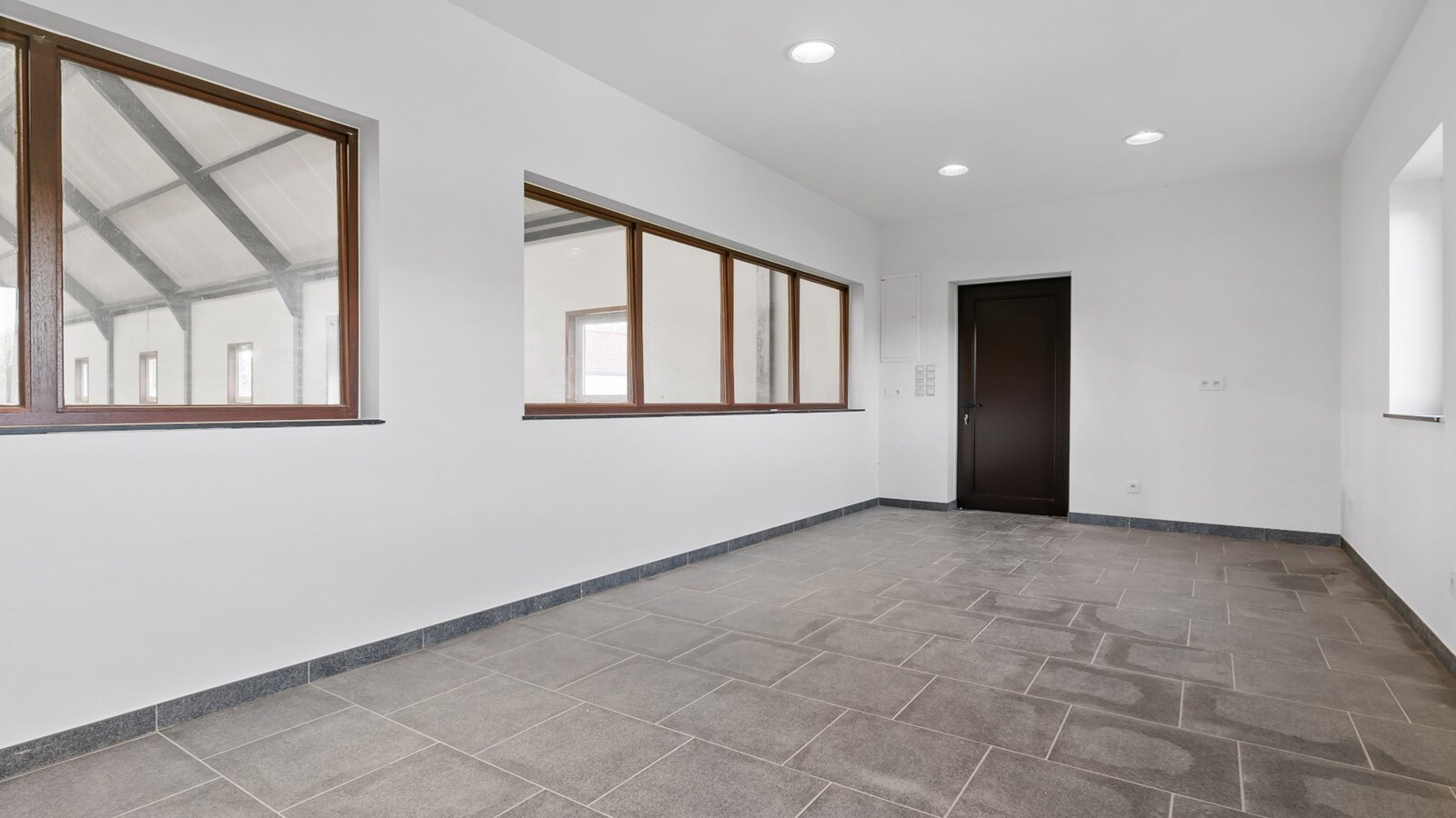 Luxueus landhuis met binnen- en buitenpiste en paardenstallen op een domein van ca. 3 ha te As 