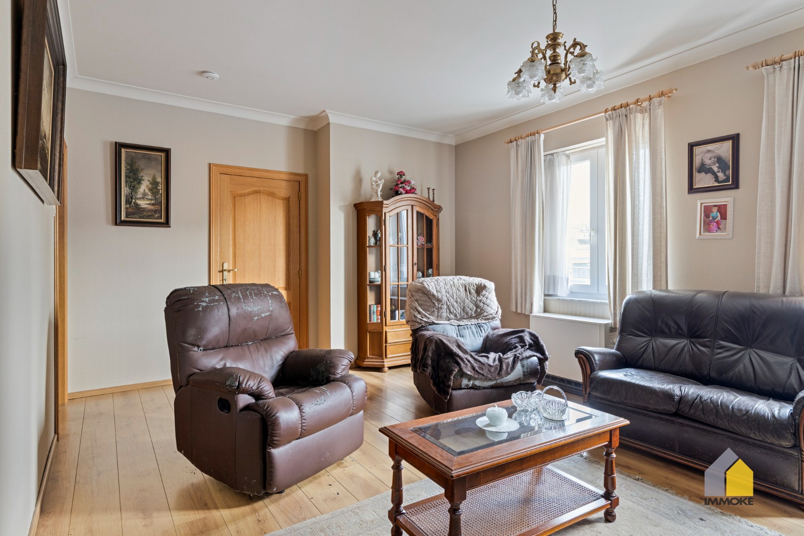 Te renoveren woning met 4 slpks, polyvalente ruimte en knusse tuin. 