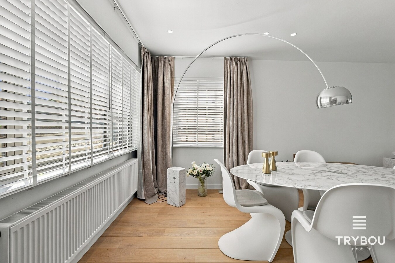 Alleenstaande luxueuze woning met 5 slaapkamers! 