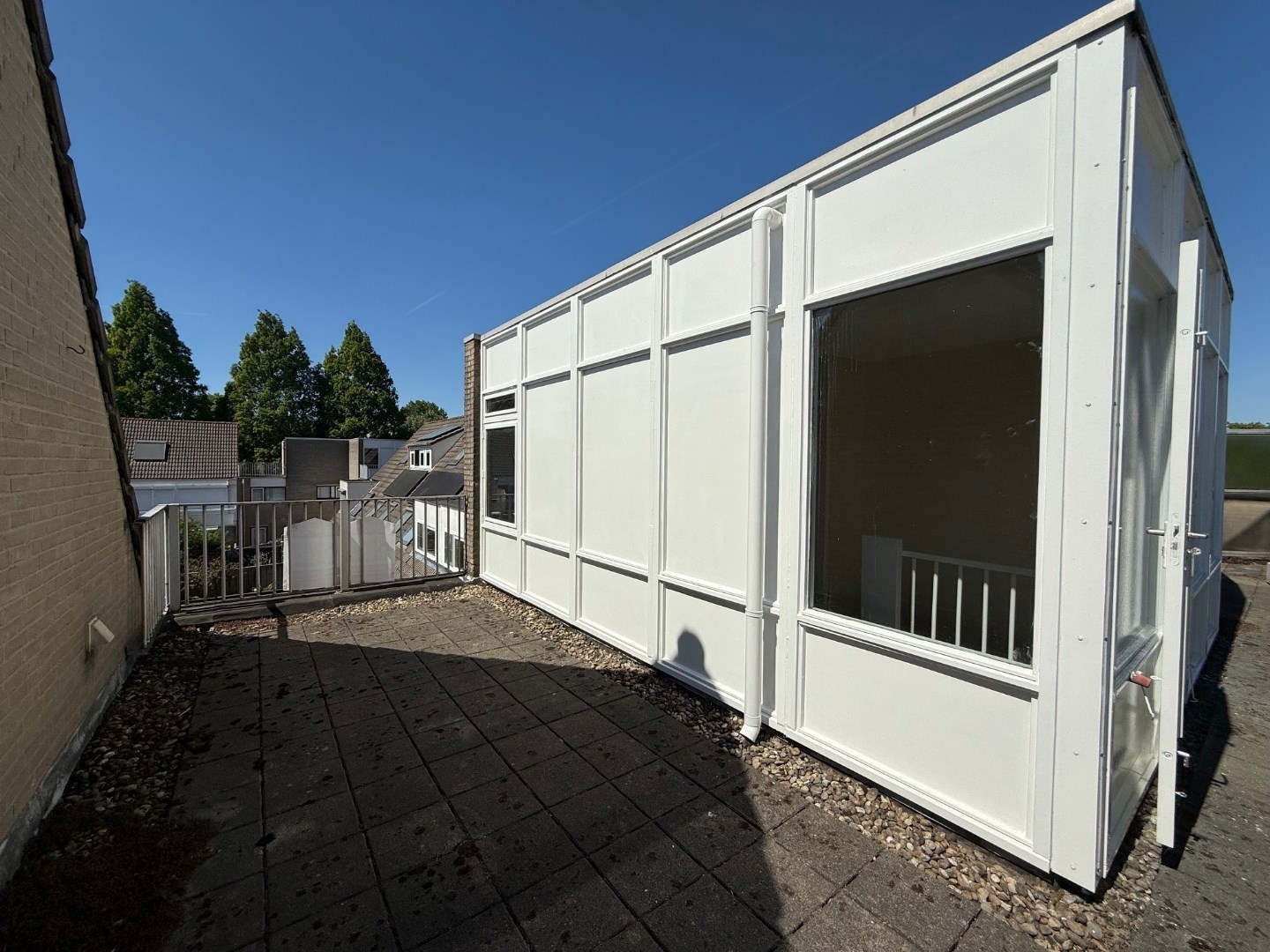 Royale hoek-eengezinswoning met 155 m² wooncomfort en 5 kamers, riante tuin en dakterras. 