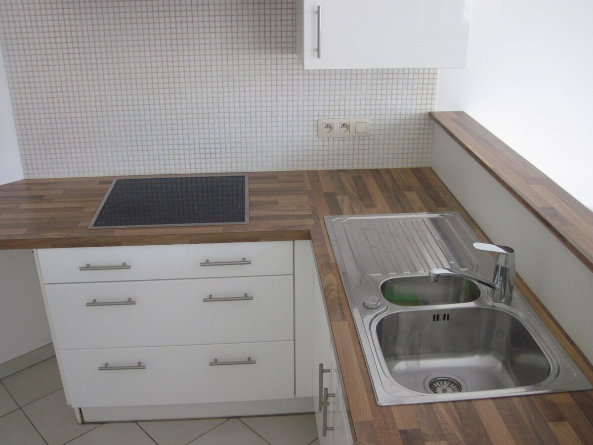 Uitstekend gelegen appartement. Geen vaste kosten ! 