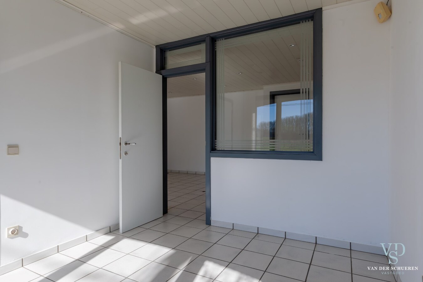 Exceptioneel landhuis met bijgebouw in groene omgeving 