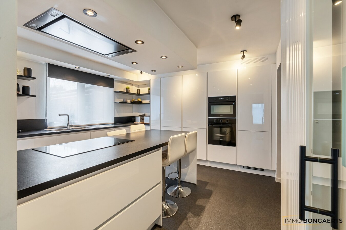 Exclusieve woning met volledig uitgeruste wellnesspraktijk nabij Hasselt 