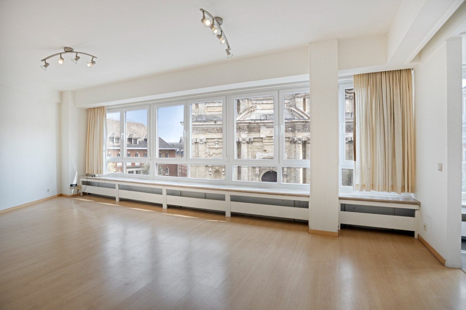 Lichtrijk 2-slaapkamer appartement in hartje Leuven met mooi uitzicht – EPC 239 kWh/m² - bewoonbare opp. 80 m² 