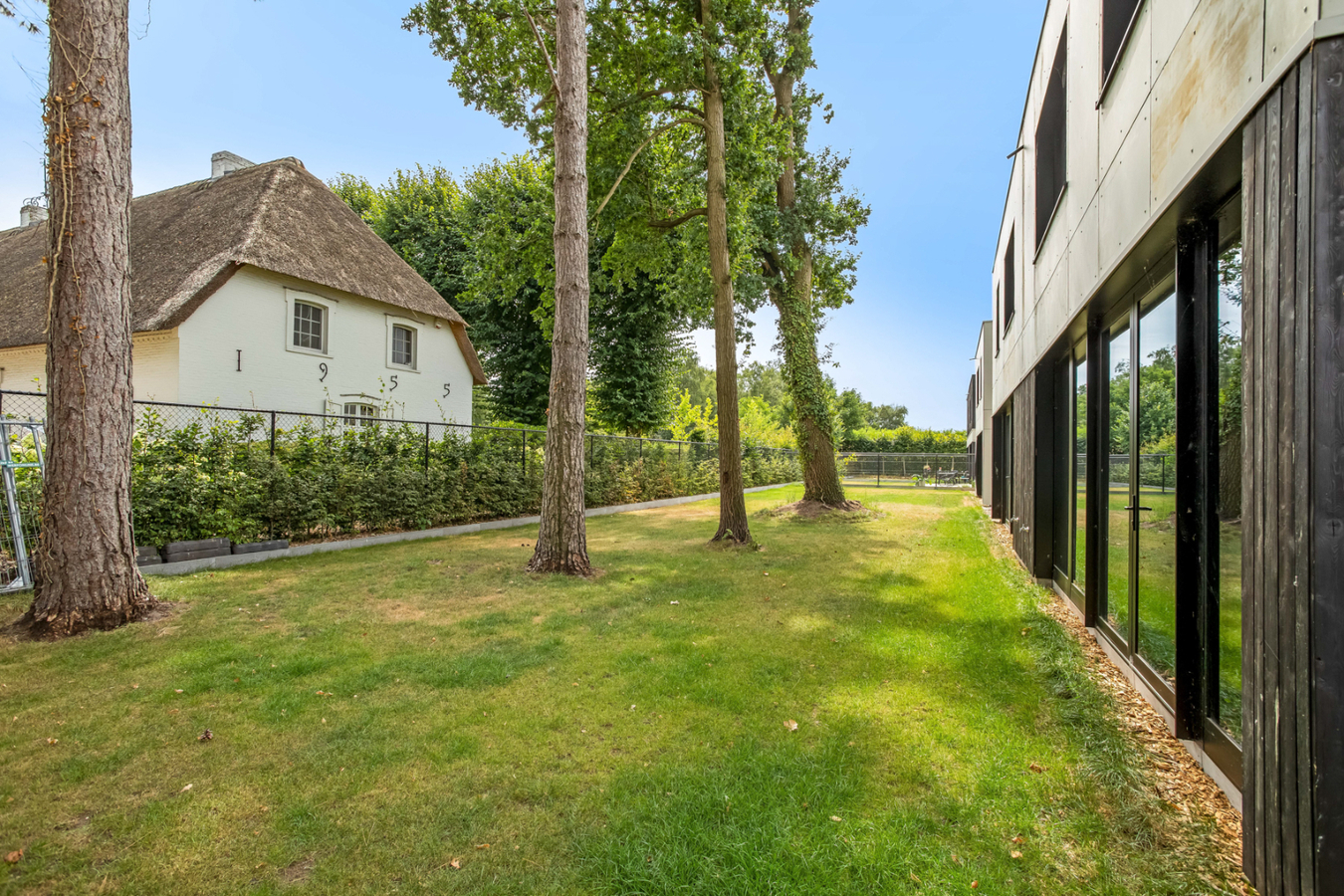 Verkaveling "De Bleeken" omvat 5 moderne BEN-woningen waarvan 4 half-open bebouwingen en 1 open bebouwing. 