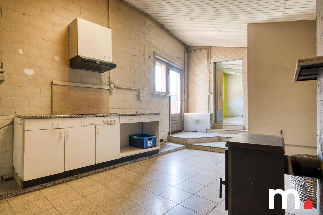 Charmante en ruime woning met grote tuin op 1.218 m² in het gezellige Lendelede met LOODS ! 
