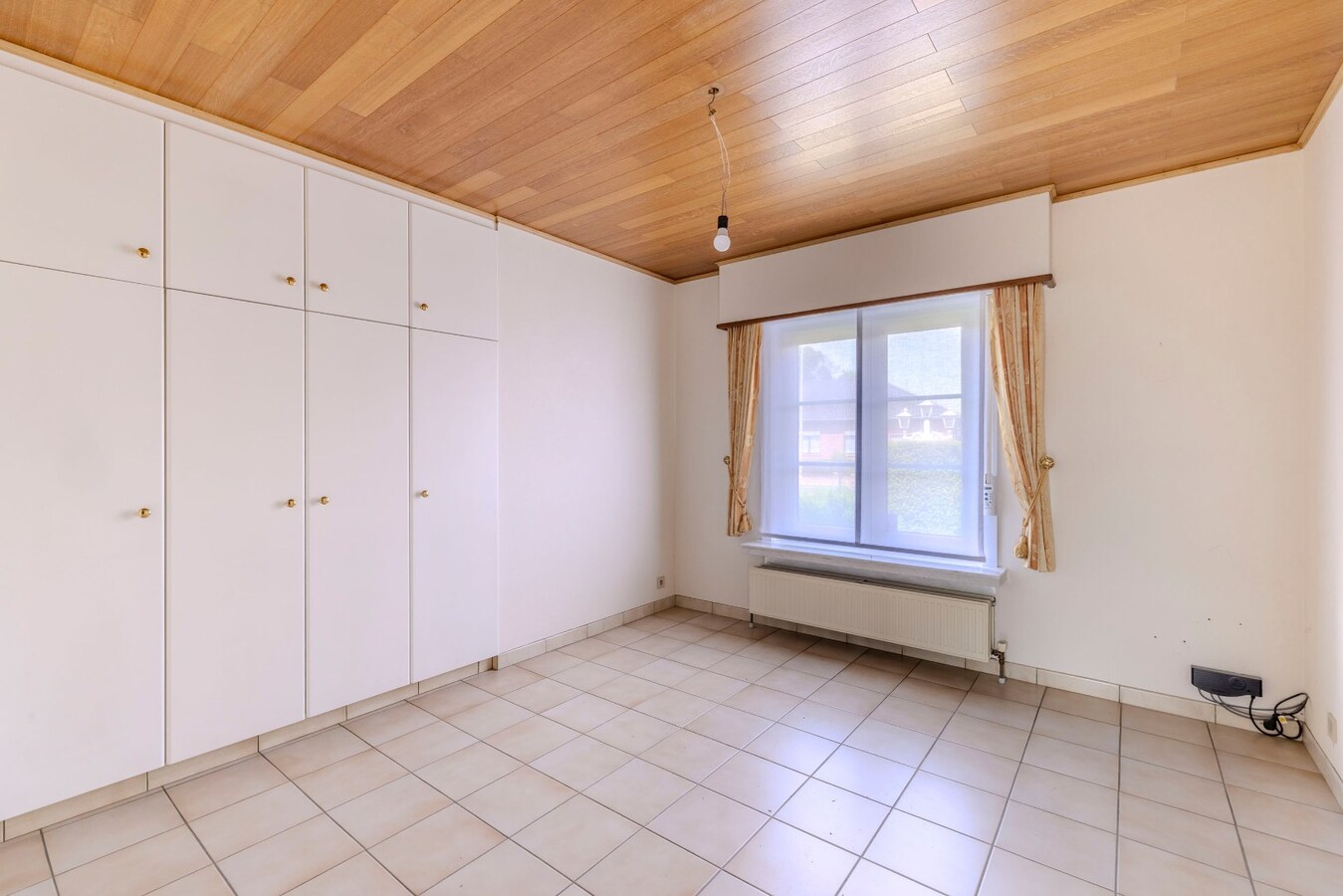 Instapklaar landhuis met mooi aangelegde tuinzone 