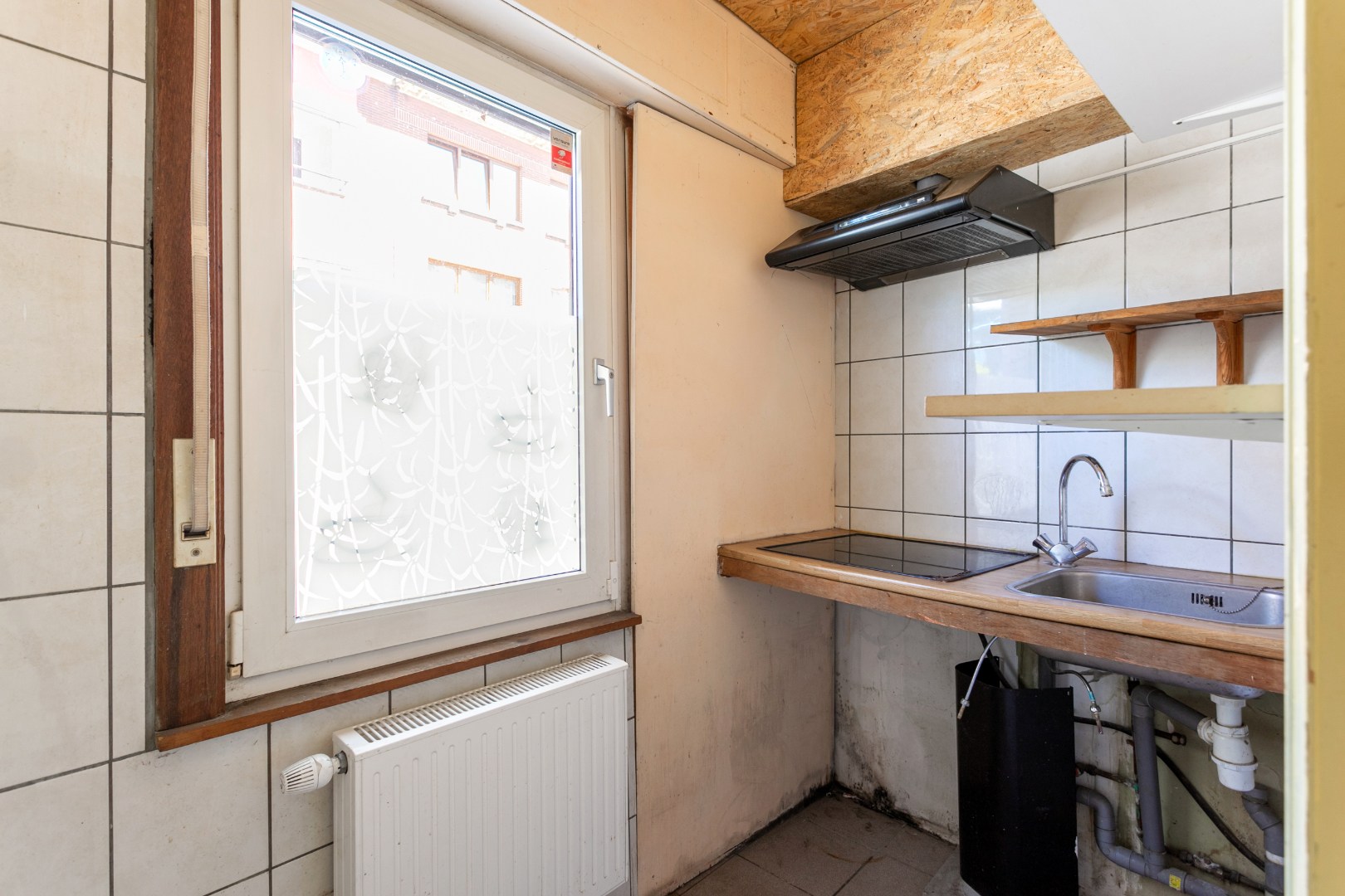 Handelshuis op een gunstige ligging vlakbij het station van Halle 