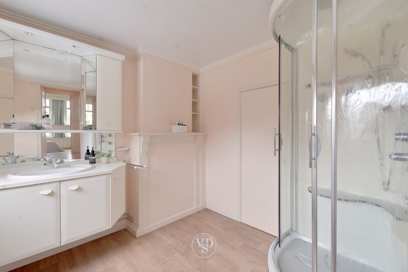 Karaktervolle herenwoning in centrum Asper. 