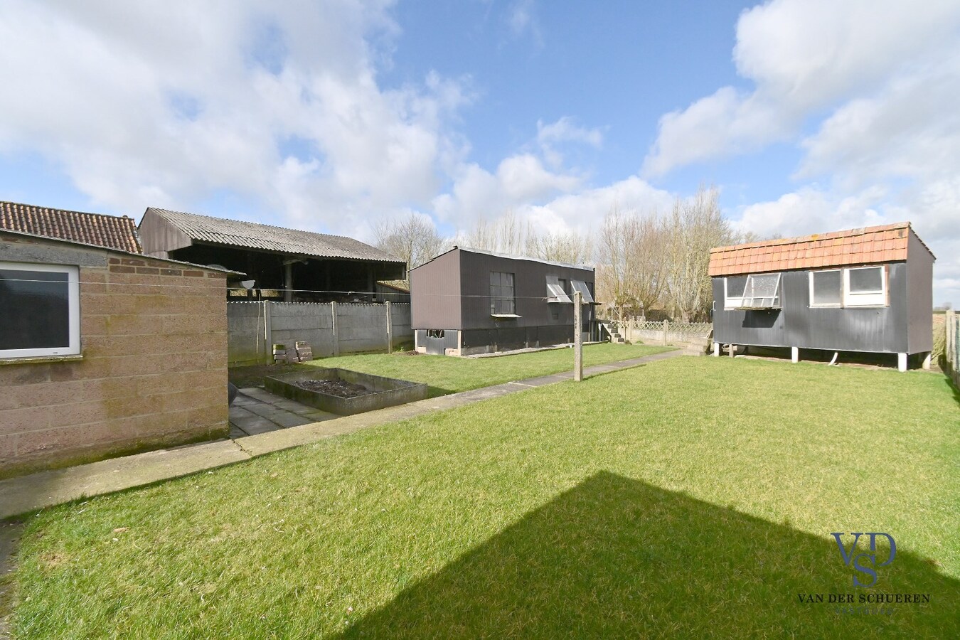 Half Open gezinswoning met potentieel 