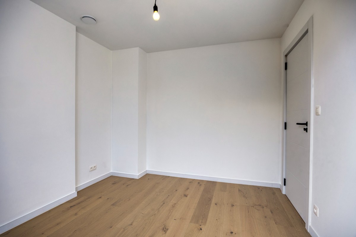 Volledig gerenoveerde woning met 3 slaapkamers, badkamers en tuin in Tienen! – EPC A - bewoonbare opp. 130 m² 