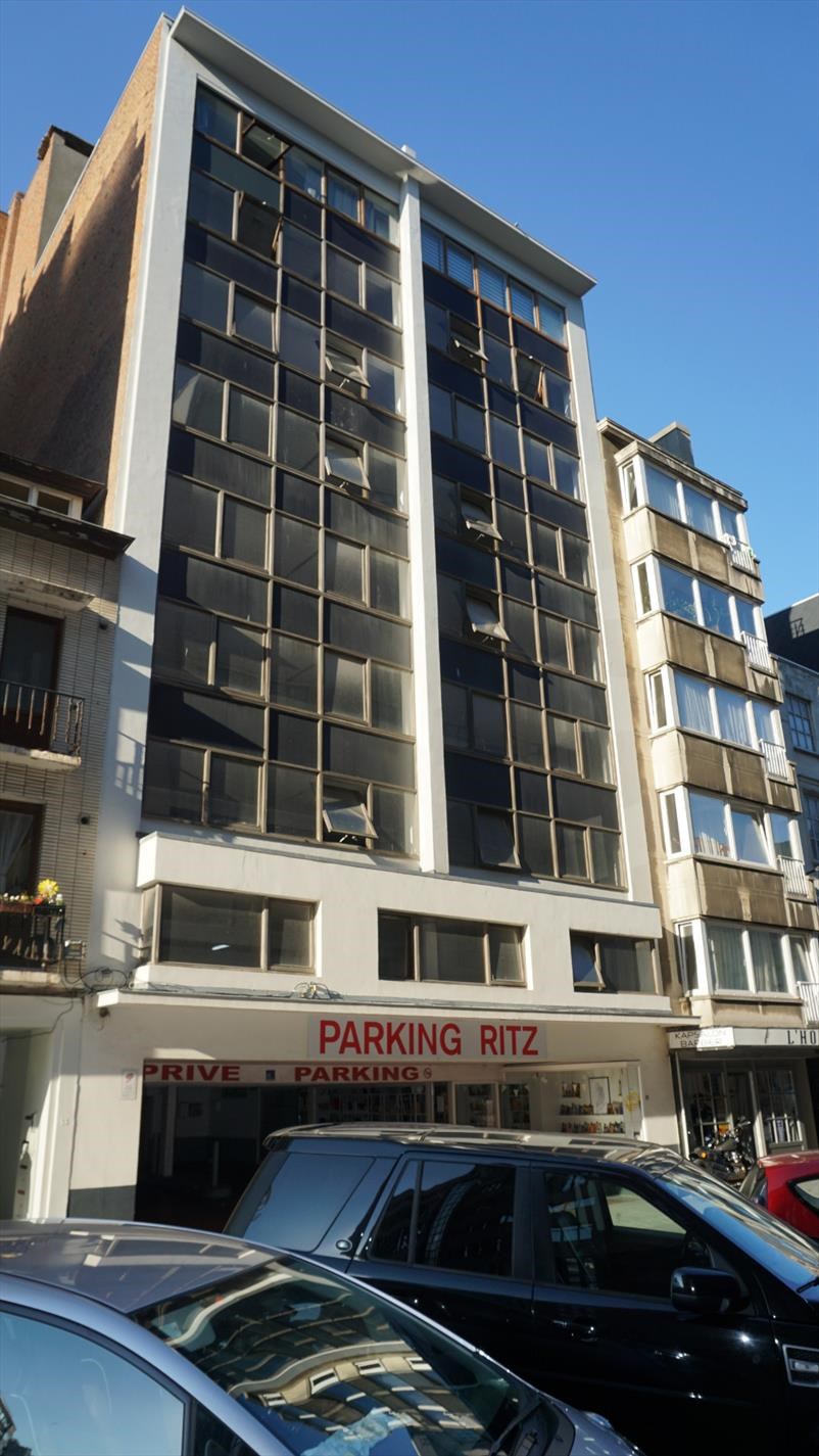 GARAGE BOX  OP TOPLIGGING - CENTRUM OOSTENDE ! 