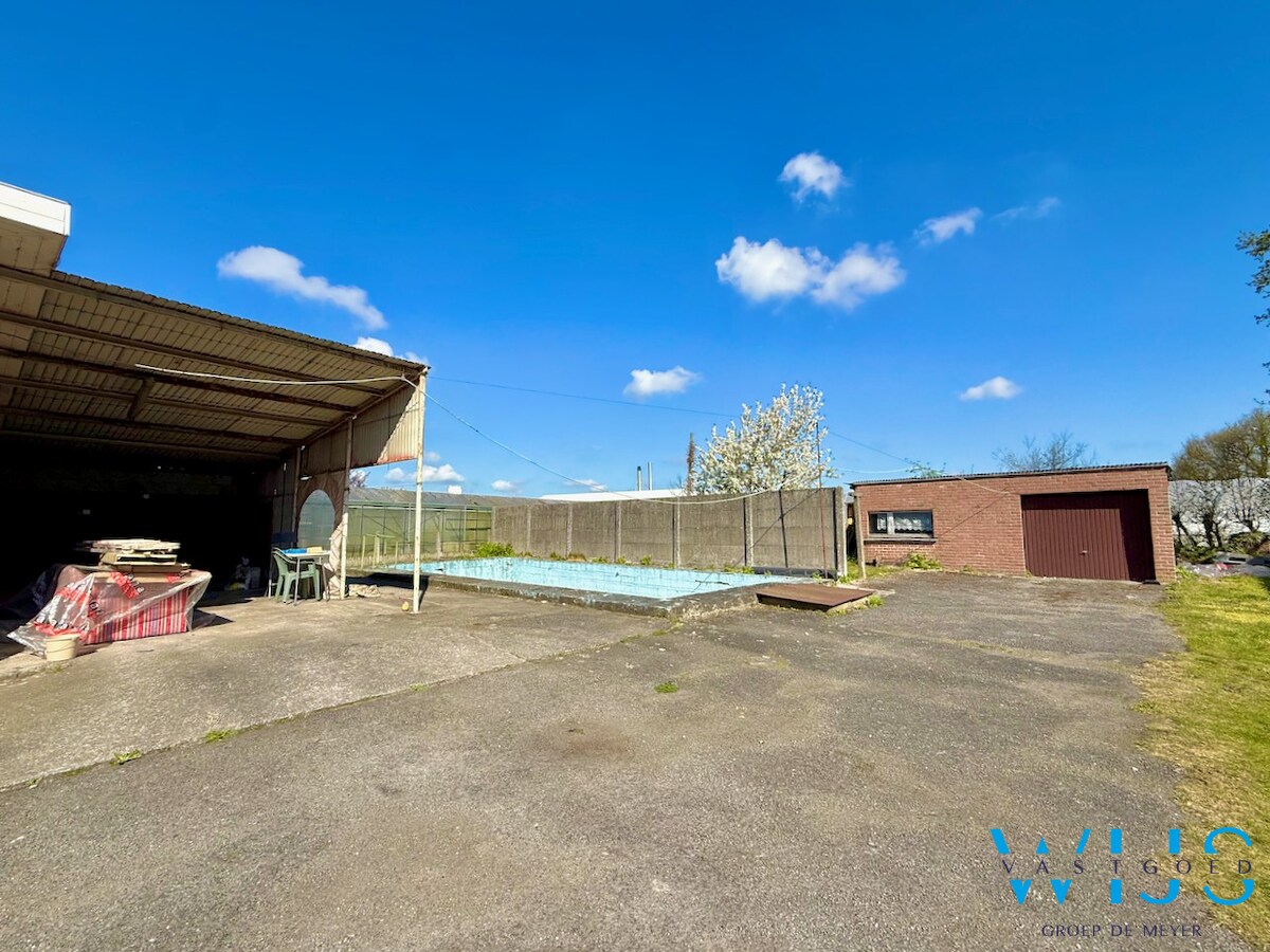 Open bebouwing op ruim perceel van 892m² te Ertvelde ! 