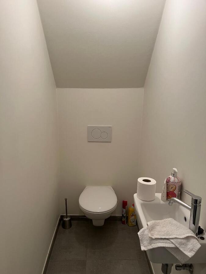 Bijzonder ruim én eigentijds dakappartement. GEEN VASTE KOSTEN ! 