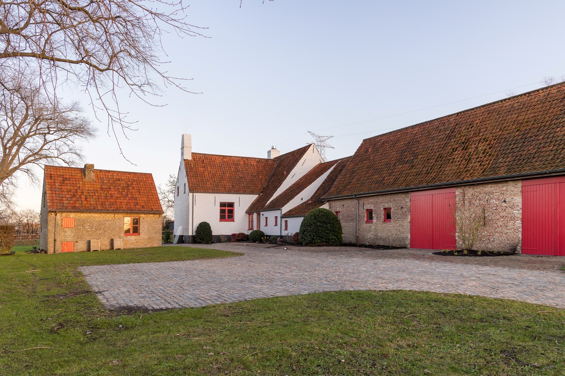 OPENDEURDAG Zondag 18/10 tussen 13u en 16u  (Westernieuwweg 80): Authentiek gerenoveerde hoeve te Varsenare — een uitzonderlijk landelijke eigendom nabij Brugge 
