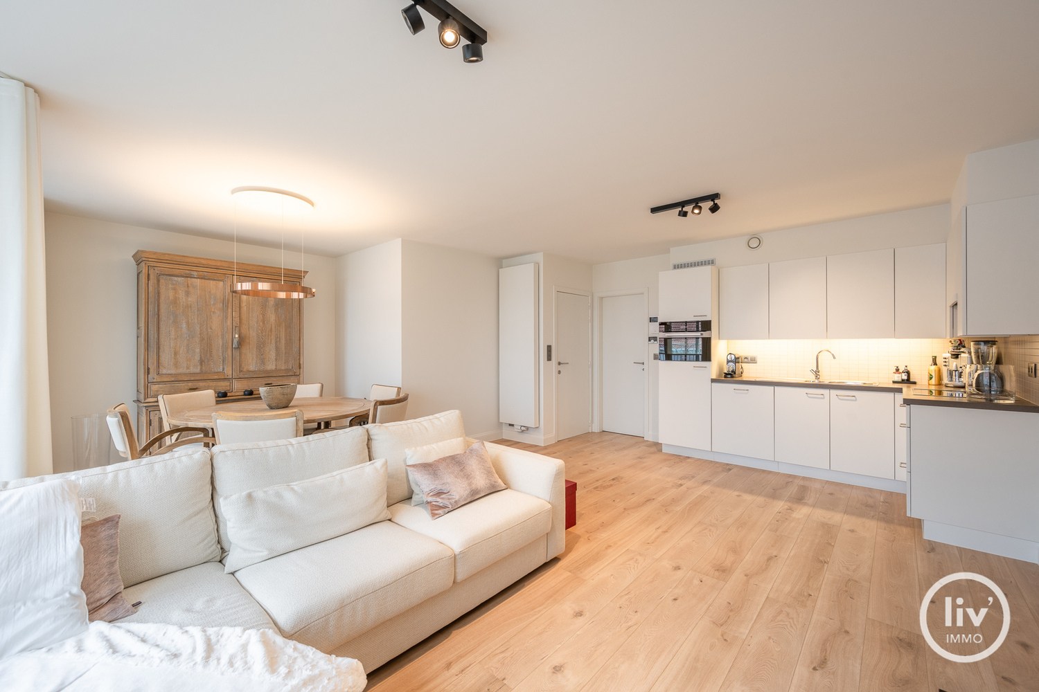 Ongemeubeld - Recent en goed onderhouden appartement, met terrasje, op wandelafstand van de Zeedijk te Heist. 