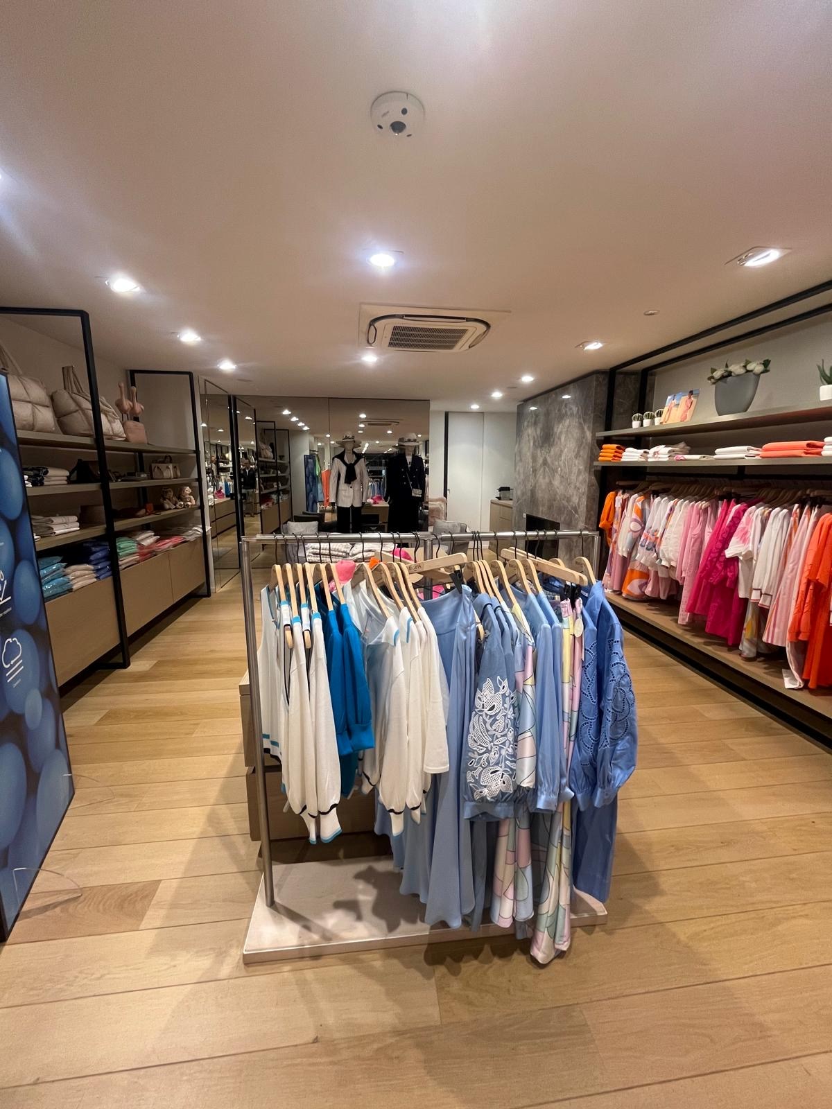 Centraal gelegen handelspand te huur op de Lippenslaan van Knokke: 