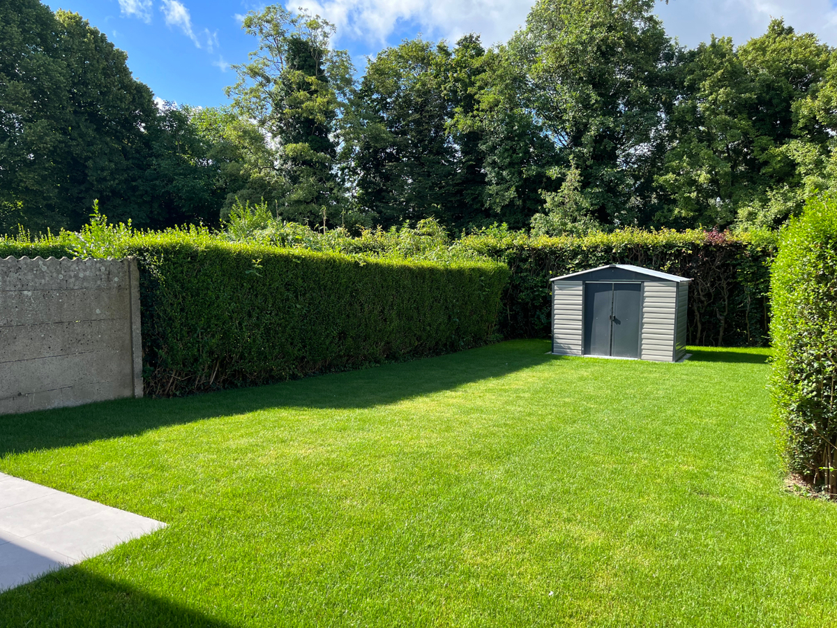 Energetisch gerenoveerde, ruime gesloten bebouwing te Kruisem 