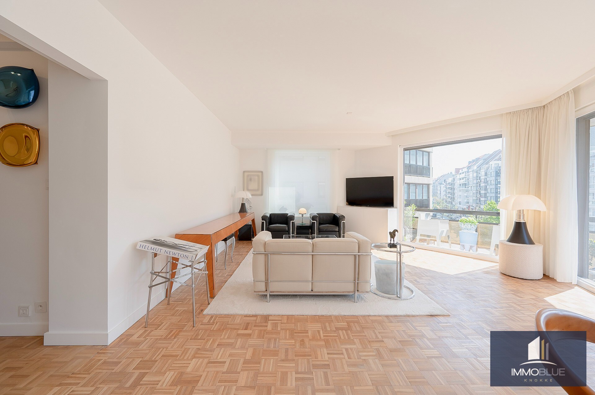 Appartement d’angle lumineux avec vue dégagée. 