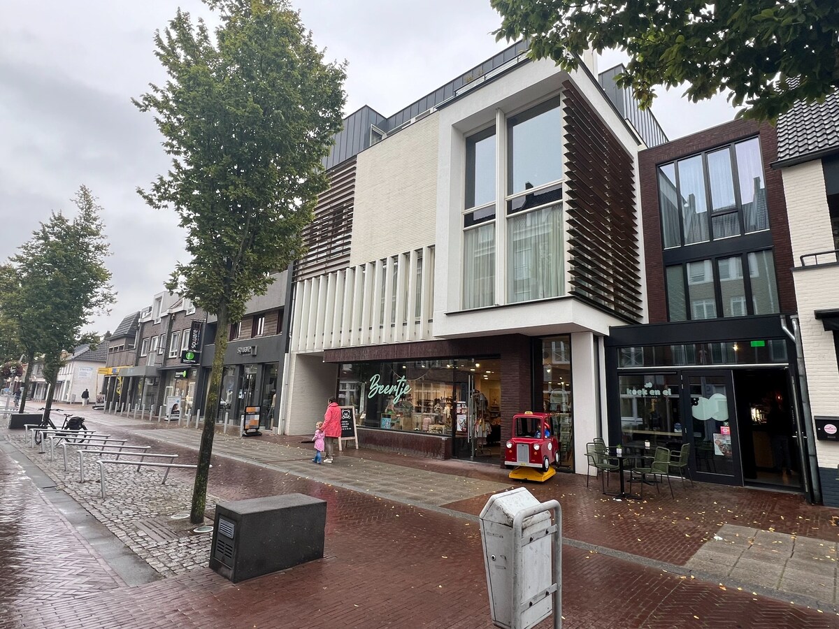 Verhuurde winkelruimte te koop in centrum Bladel. Ideaal als beleggingsobject! 