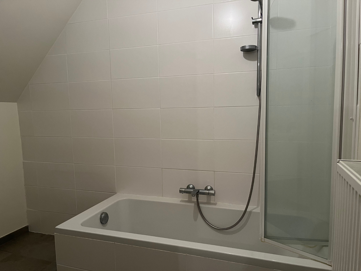 Bijzonder ruim én eigentijds dakappartement. GEEN VASTE KOSTEN ! 