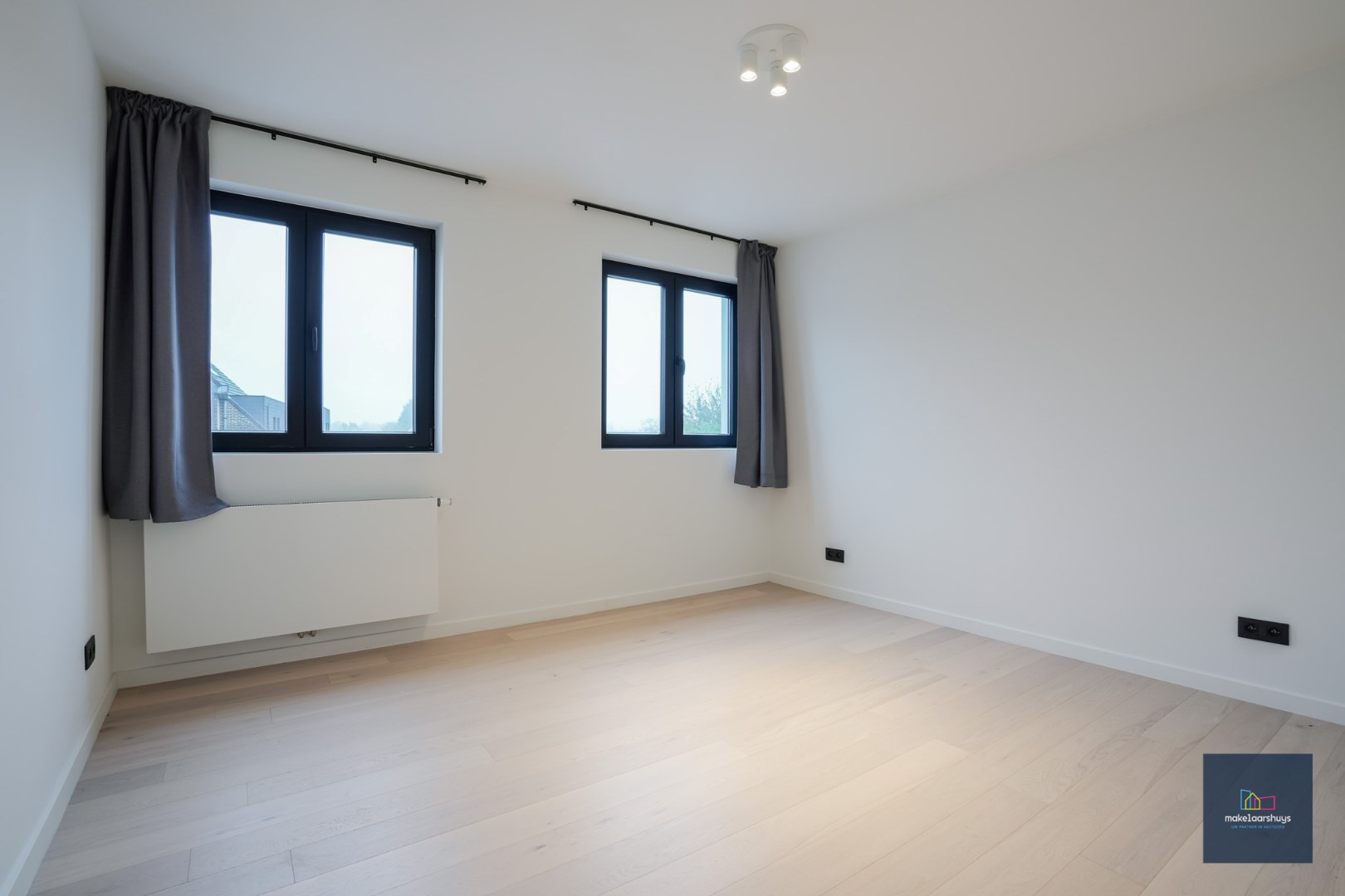 Instapklaar 3slp. app. met garage. 