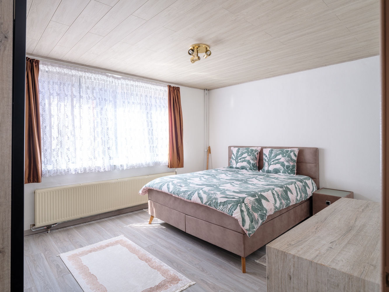 Instapklare woning nabij park met zeer ruime kamers 