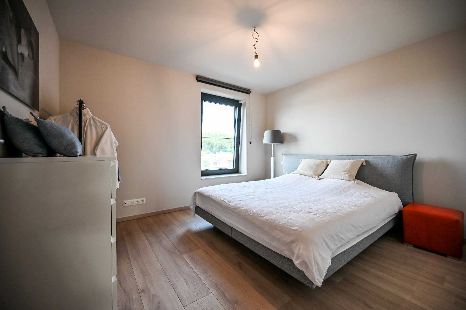 Appartement met 2 slaapkamers, terras en autostaanplaats te centrum Maldegem 