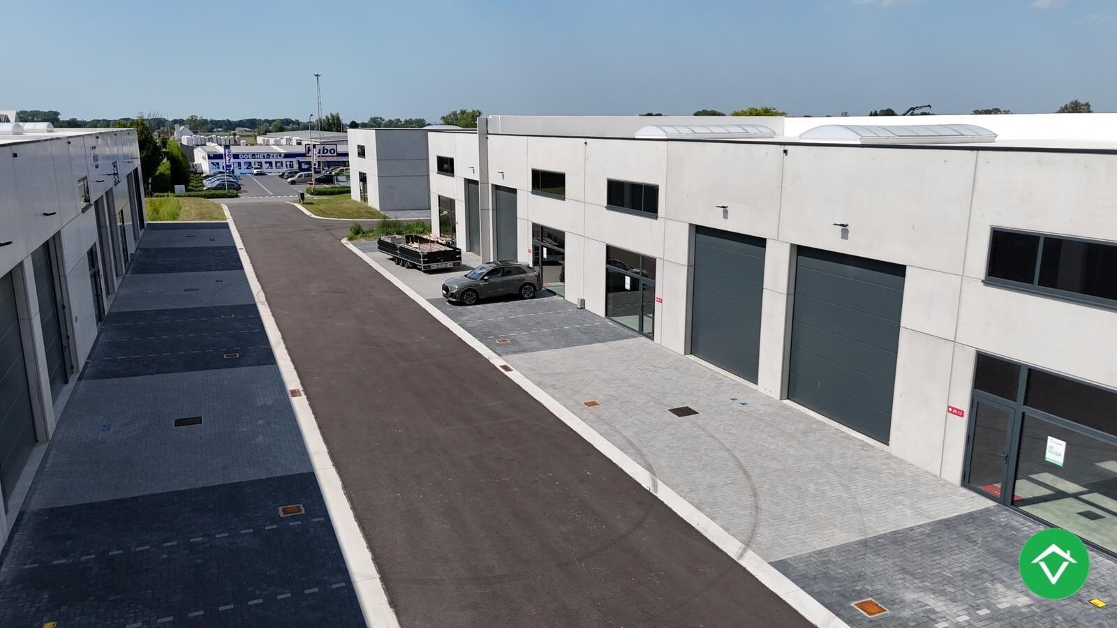 Loods te koop – 145 m² met 2 parkeerplaatsen inbegrepen op de industriezone te Ichtegem 