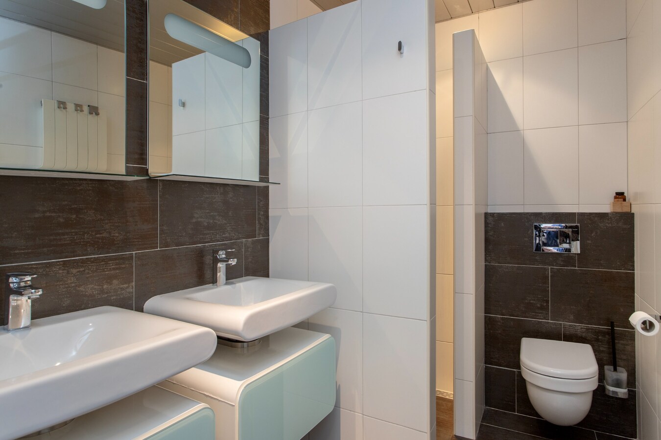 Instapklare geschakelde woning uit 2006 met centrale ligging! 