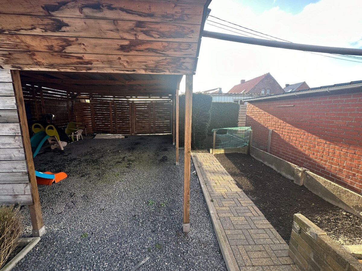 Degelijke halfopen woning met 3 slaapkamers 