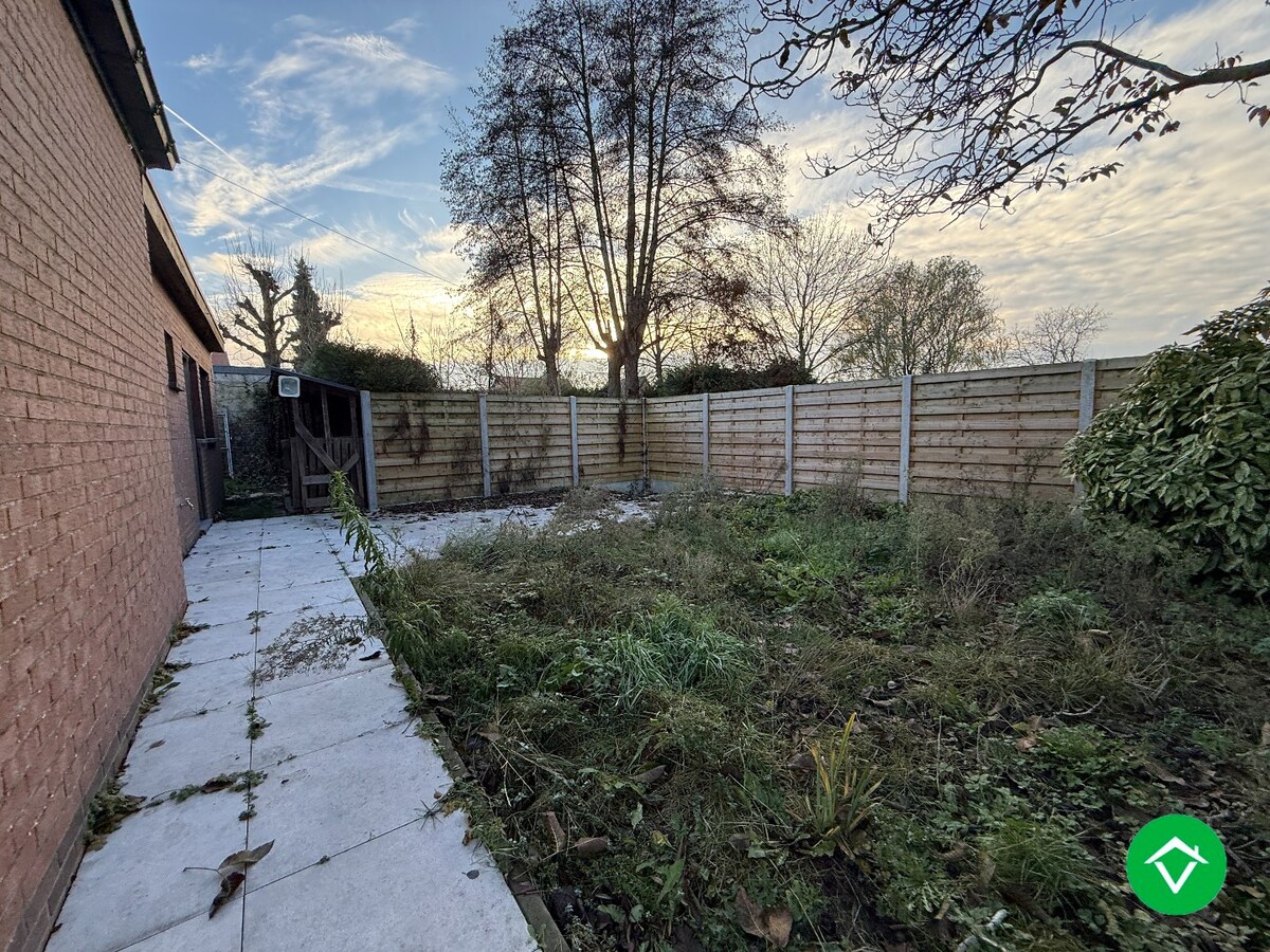 Rustig gelegen halfopen bebouwing met 3 slaapkamers, tuin en garage met uitweg! 