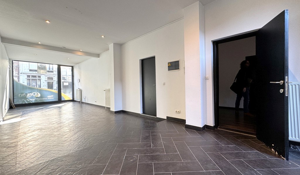 Kantoorruimte te huur op zichtlocatie langs N155 te Berchem