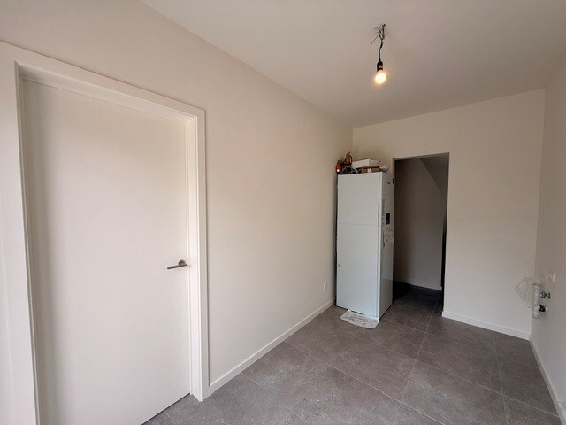 Halfopen nieuwbouwwoning met 4 slaapkamers gelegen te Opitter. 