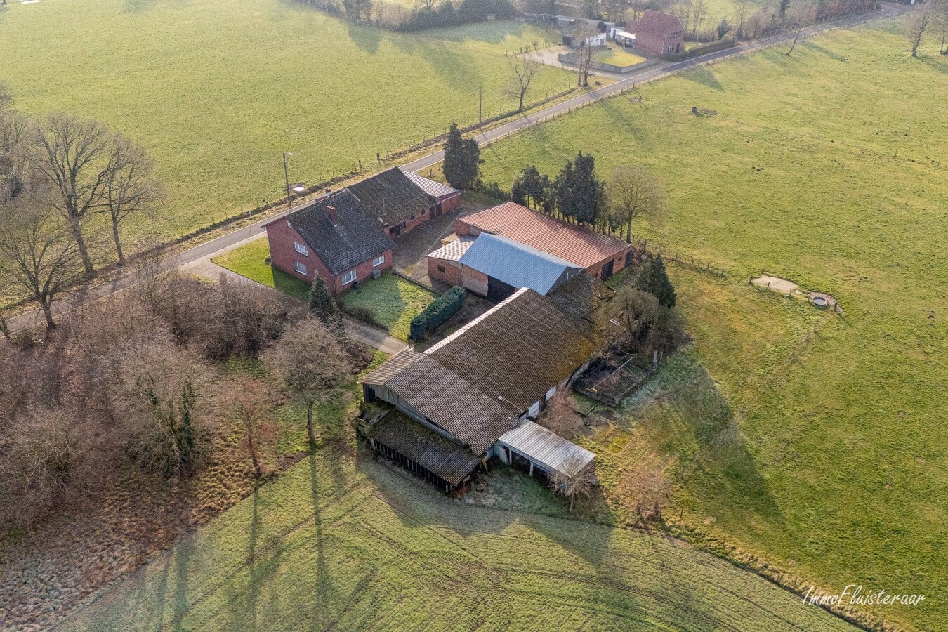 Renovatable farmhouse with stables and pastures on approximately 7 hectares in Hechtel-Eksel. 