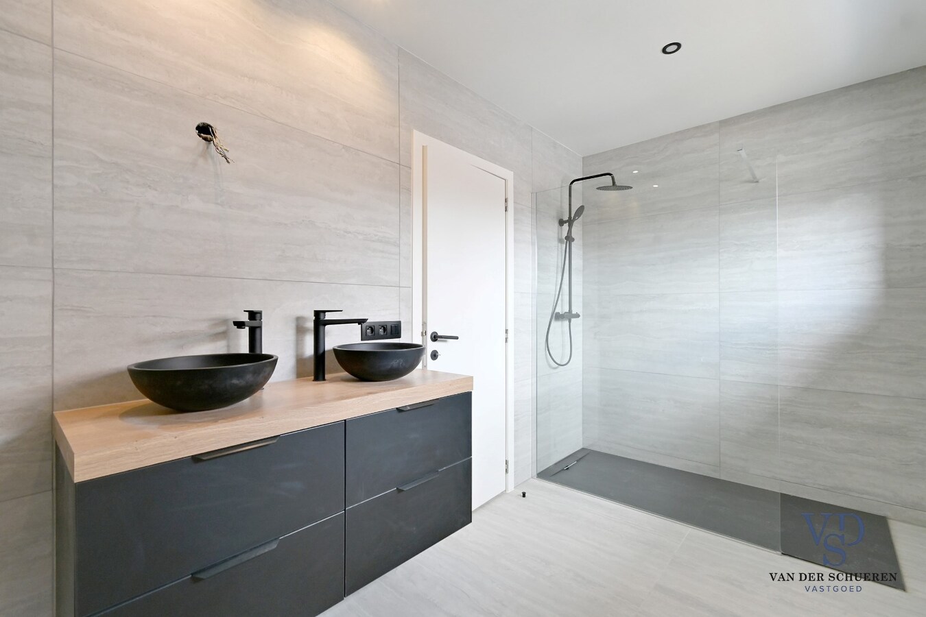 Volledig vernieuwde Half Open. 