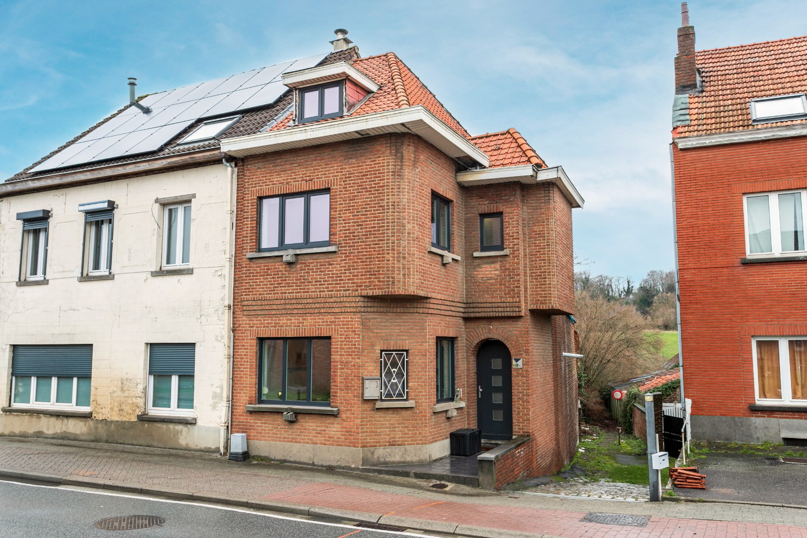 Instapklare woning met 3 slaapkamers en tuin te Dworp 